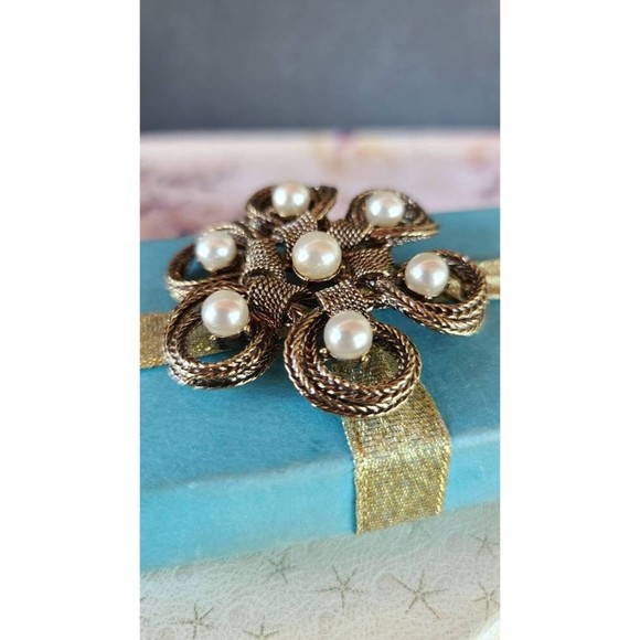 Large Faux Pearl Filigree Flower Brooch - Picture 3 of 10